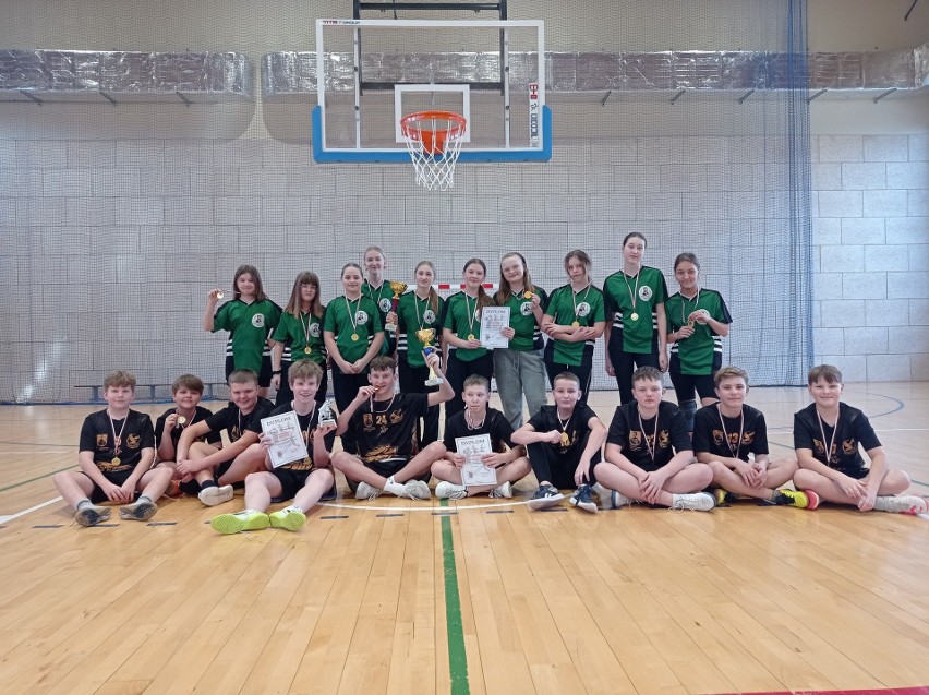 W Białobrzegach odbyły się Mistrzostwa Powiatu w mini piłce koszykowej. To był walentynkowy turniej dla uczniów szkół podstawowych
