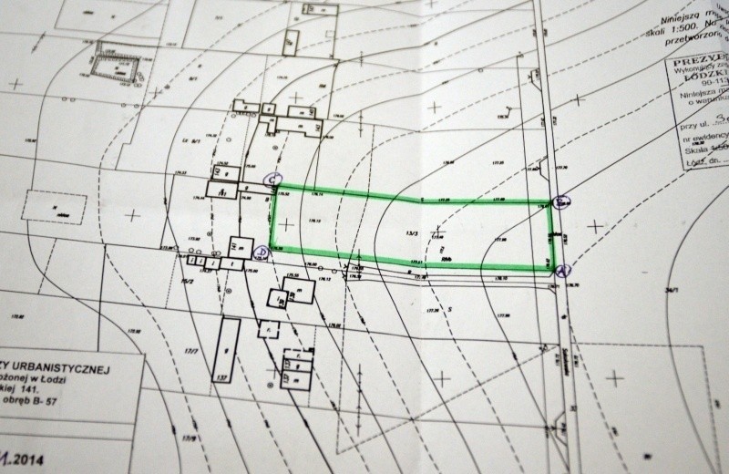 Działka przy ul. Sokołowskiej 141 ma blisko 2,2 tys. mkw....