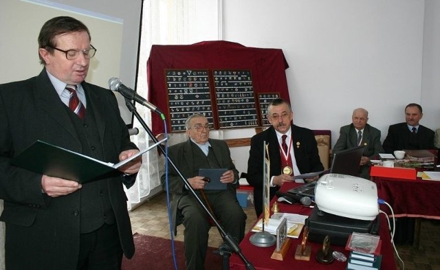 Kazimierz Jańczyk podczas obchodów 20 rocznicy powstania niżańskiego koła Polskiego Towarzystwa Numizmatycznego.