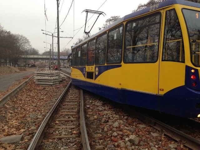 Na Szosie Lubickiej w Toruniu wykoleił się tramwaj