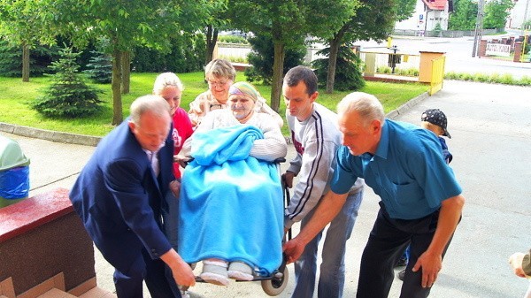 W Czersku głosowała 96-letnia Bronisława Czuba, emerytowana nauczycielka