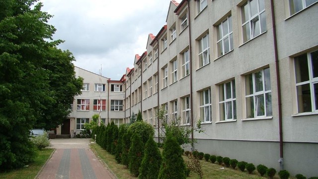 W Publicznej Szkole Podstawowej w Wieniawie w środę potwierdzono, że jeden z nauczycieli zachorował na Covid-19.