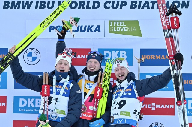 Podczas biathlonowego Pucharu Świata w Pokljuce w konkurencji sprint na podium stanęli jedynie zawodnicy z Norwegii.