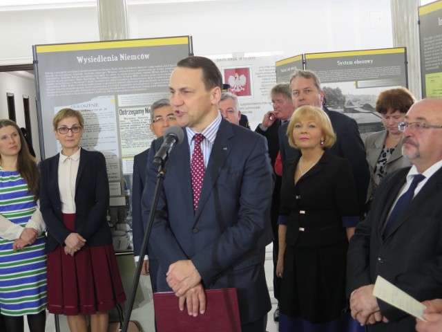 Wystawę przedstawiającą dramatyczne wydarzenia zwane dziś Tragedią Górnośląska, otworzył wczoraj w gmachu polskiego Sejmu jego marszałek, Radosław Sikorski