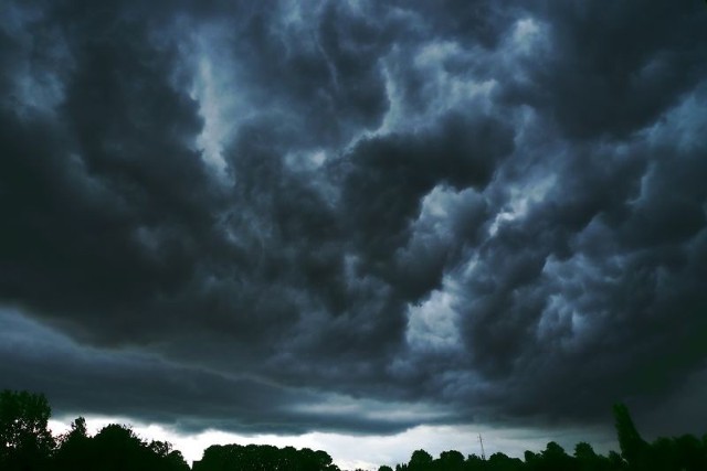 Centralne Biuro Prognoz Meteorologicznych Zespół w Białymstoku wprowadził pierwszy stopień zagrożenia burzami