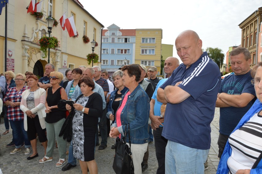 Mieszkańcy gminy wiejskiej Żary protestowali pod żarskim...