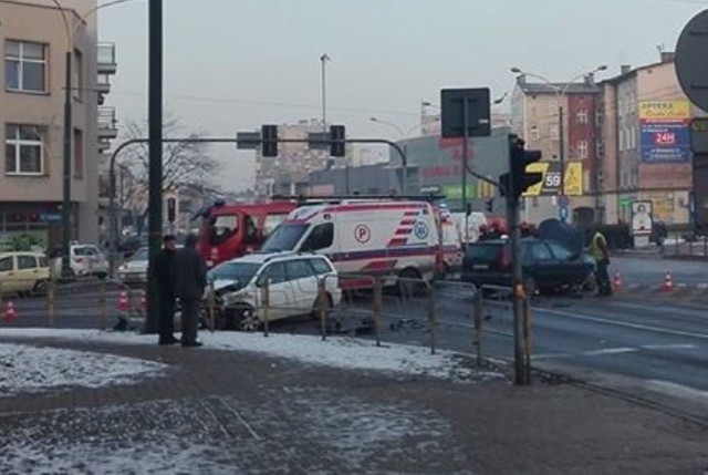 Wypadek w centrum Sosnowca. Samochód przejechał na