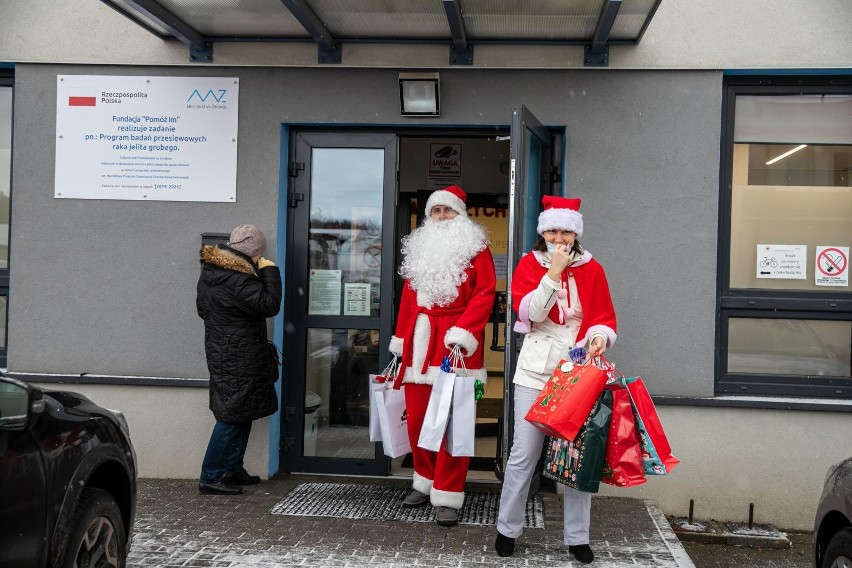 Dzisiaj (20 grudnia) w Fundacji Pomóż Im Mikołajowie...