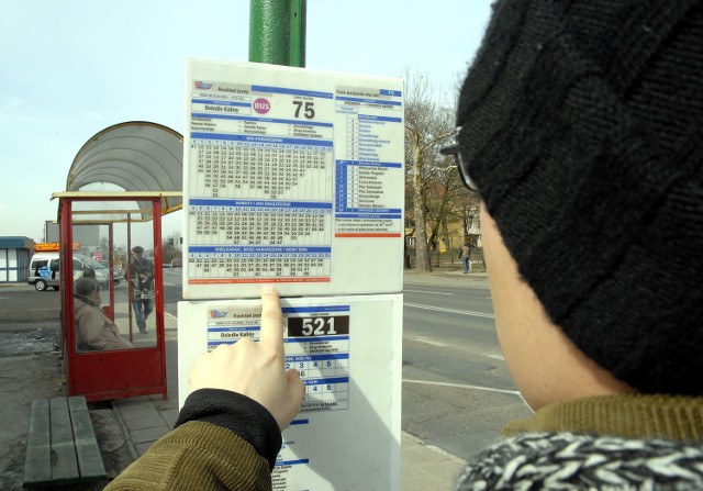 Nowe tablice wiszą już na przystanku linii 75 na ul. Witkiewicza.
