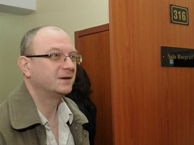Toruński sąd zdecydował: o. Tadeusz Rydzyk, szef Radia Maryja, musi zapłacić grzywnę. Podejrzenie o popełnieniu wykroczenia zgłosił Rafał Mackiewicz (na zdj.)
