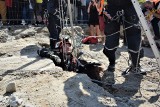 Odkrycie przed Bramą Krakowską. Strażacy zbadali dno 22-metrowej studni (WIDEO, ZDJĘCIA)