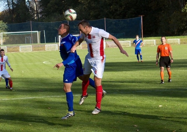 Polonia (niebieskie stroje) z Przeworska wywozi komplet punktów