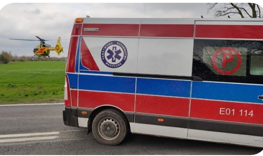Dramatyczna akcja ratunkowa przy DK12 w Sulejowie. Kierowca przygnieciony przez ciężarówkę ZDJĘCIA
