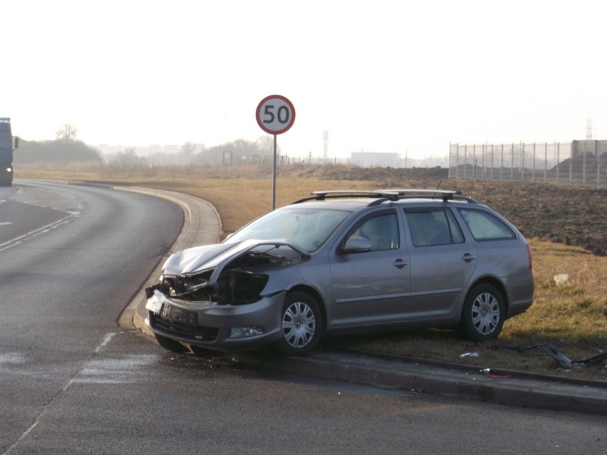 Wrocław: Wypadek na Kwiatkowskiego. Utrudnienia w ruchu (ZDJĘCIA)