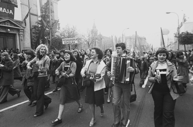 Zobacz niezwykłe zdjęcia z pochodów pierwszomajowych w latach 70. i 80. ubiegłego XX wieku >>>