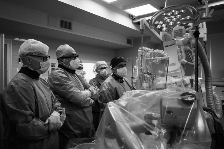 W szpitalu w Wejherowie po raz pierwszy bezoperacyjnie wszczepiono zastawkę do bijącego serca [zdjęcia]