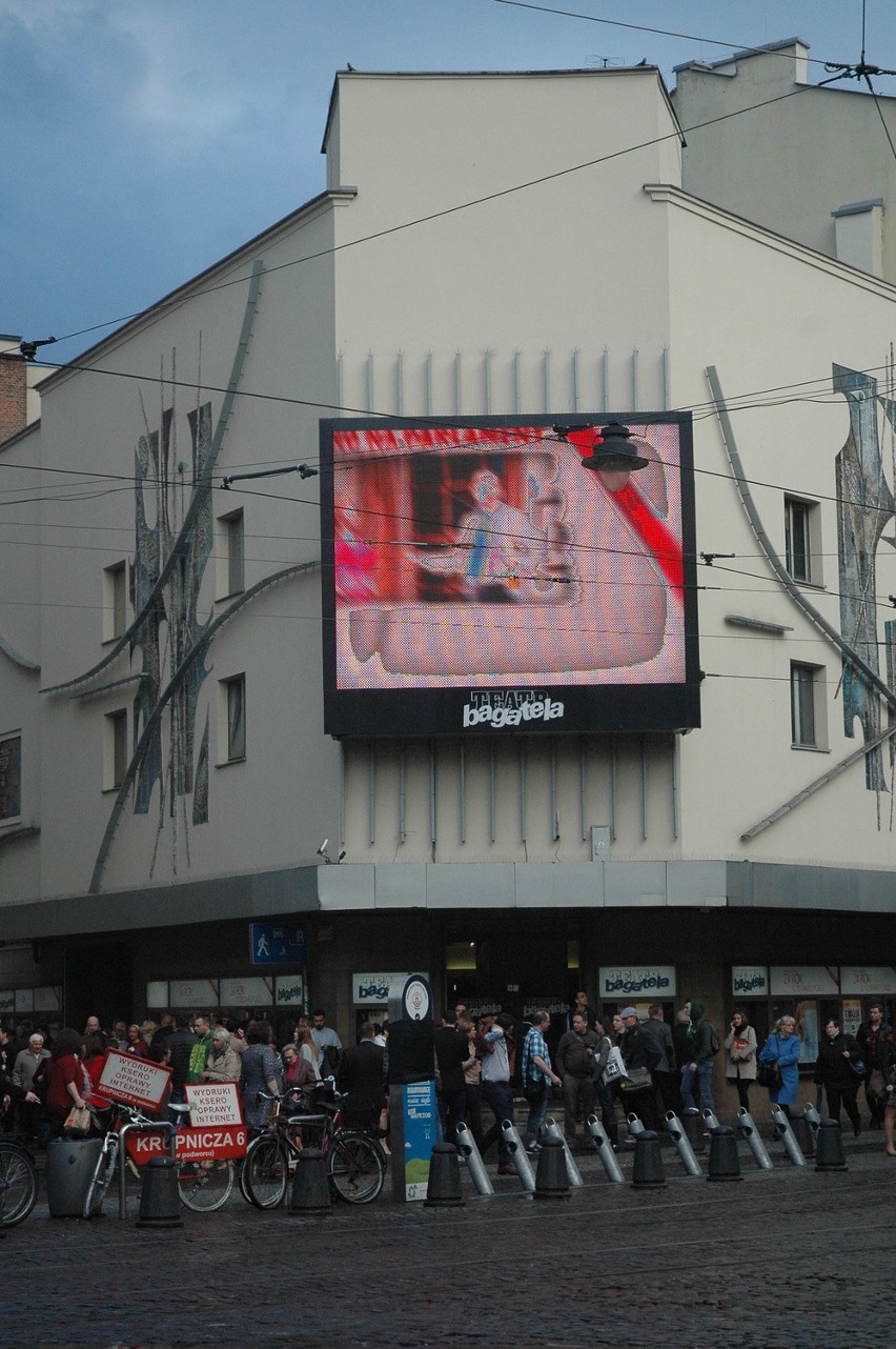 Widok zewnętrzny gmachu Teatru Bagatela przy ulicy...