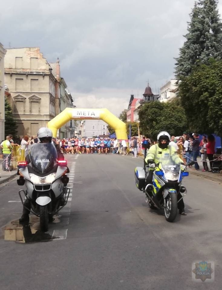 Ponad 200 zawodników uczestniczyło w Biegu Przyjaźni i Biegu Służb Mundurowych w Głuchołazach [ZDJĘCIA]