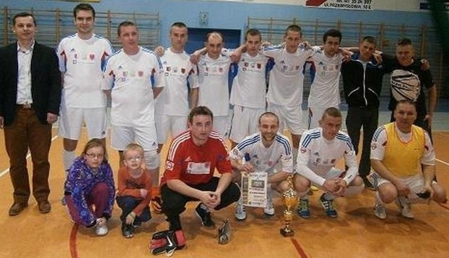 Pływalnia Kos wywalczyła Pucharu Kazimierskiej Ligi Futsalu.