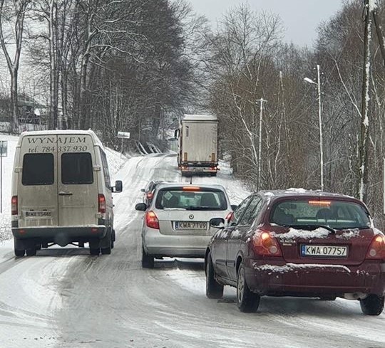 Klecza Dolna - tir blokuje podjazd