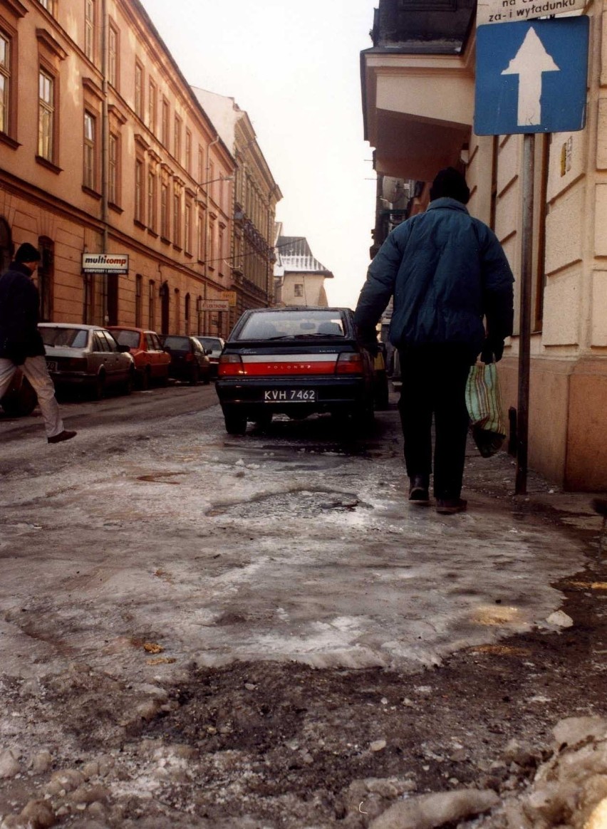 Kraków: 30 lat, ale zupełnie inny świat! Tak wyglądało miasto w latach 90. Pamiętacie tamte miejsca i tamten klimat? Archiwalne zdjęcia