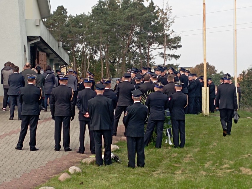 Strażacy z regionu łódzkiego pożegnali aspiranta sztabowego Jana Biernata ze Skierniewic. Strażak zmarł podczas akcji gaśniczej