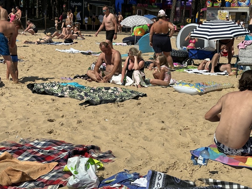 Świętokrzyska Ibiza oblężona! W Sielpi w sobotę, 15 lipca były tłumy na plaży i w wodzie. Ludzie korzystali z pogody. Zobacz zdjęcia