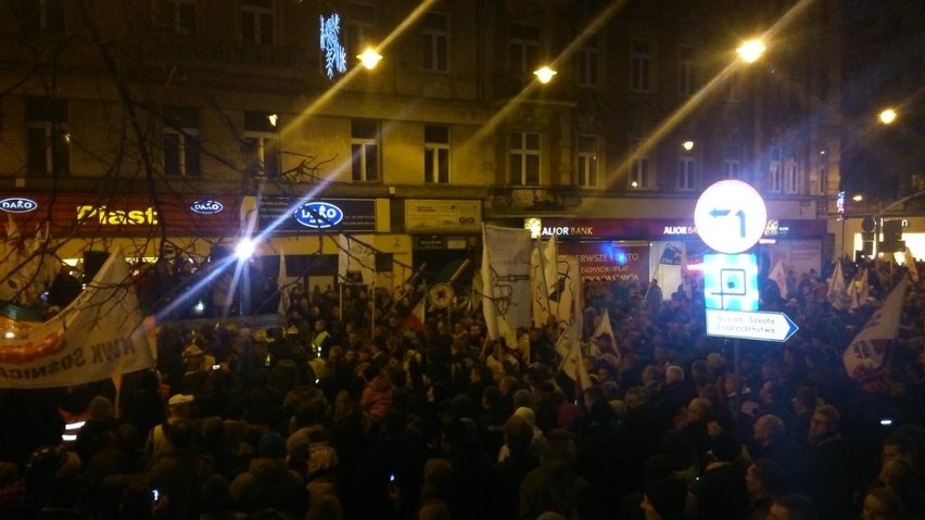 Strajk w Gliwicach: Tysiące ludzi wyszły na ulice miasta [NOWE ZDJĘCIA, RELACJA]
