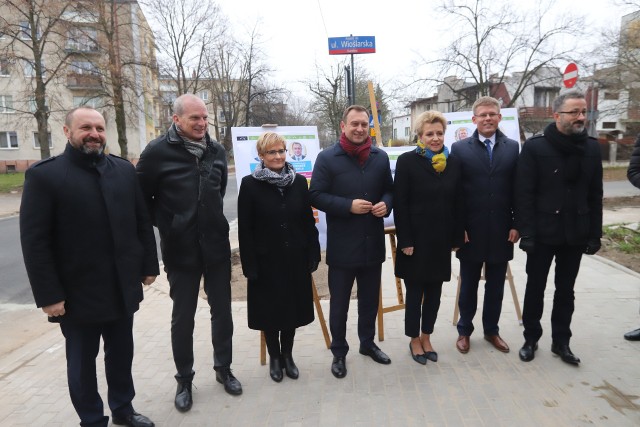 Najbliżsi współpracownicy prezydent Hanny Zdanowskiej. Od lewej skarbnik Krzysztof Mączkowski, wiceprezydent Wojciech Rosicki, sekretarz miasta Barbara Mrozowska-Nieradko, wiceprezydent Tomasz Trela, prezydent Hanna Zdanowska, wiceprezydent Adam Wieczorek i wiceprezydent Krzysztof Piątkowski.