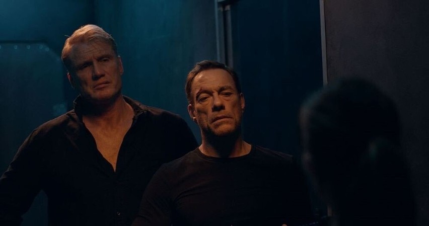 Film akcji. Scott (Jean-Claude Van Damme) i Marco (Dolph...
