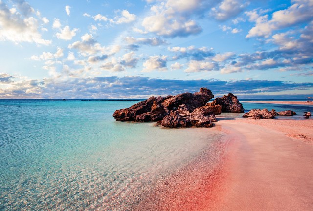 Planujesz urlop w Grecji? Oto najpiękniejsze plaże, które warto odwiedzić podczas pobytu na Krecie.