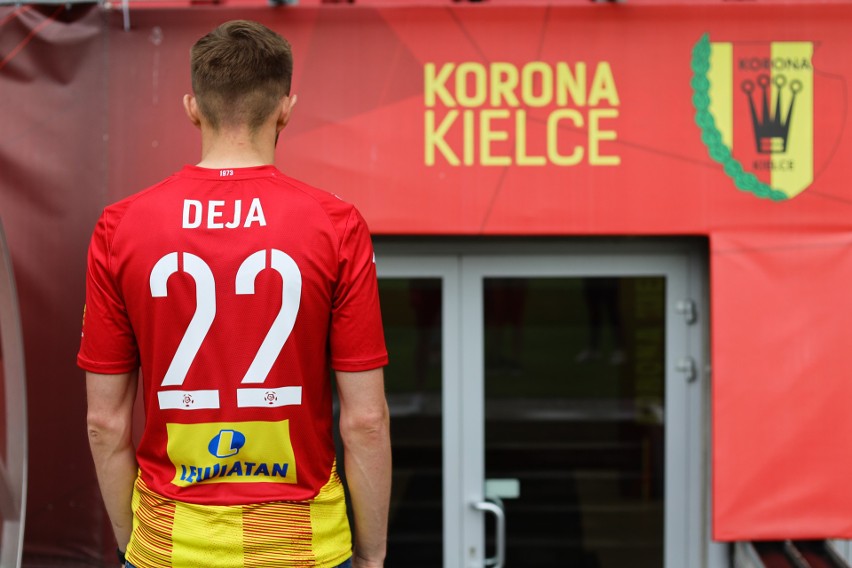 Były zawodnik Arki Gdynia Adam Deja podpisał kontrakt z Koroną Kielce. To drugi transfer beniaminka PKO Ekstraklasy