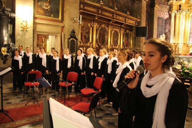 Chór Puellae Orantes z Tarnowa, wielokrotnie nagradzany za granicą, wystąpił w Kielcach.