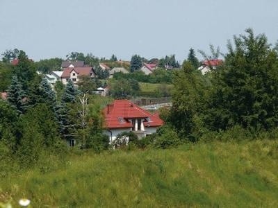 Według planu kolektory słoneczne miały pojawić się na ponad 3 tys. dachów domów w gminie Wieliczka. Wiadomo już, że dotacji wystarczy tylko dla ok. połowy mieszkańców zainteresowanych ekologiczną inwestycją. Fot. Jolanta Białek