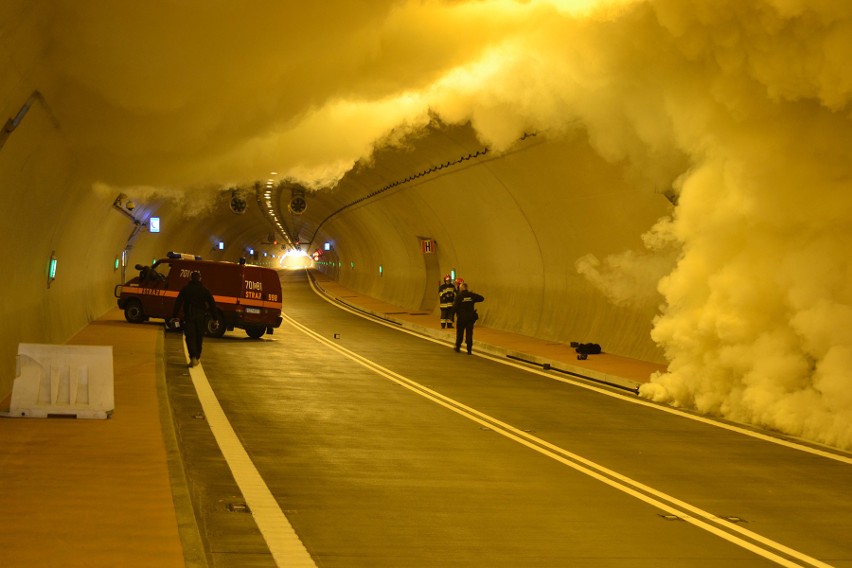 Laliki: "atak terrorystyczny" i "wypadek" w tunelu Emilia ZDJĘCIA