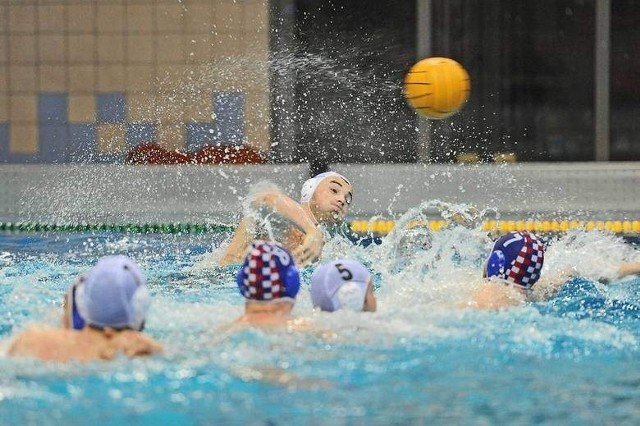 (zdjęcie archiwalne) Piłkarze wodni DSW Waterpolo Poznań od zwycięstwa rozpoczęli międzynarodowy turniej Malta Waterpolo Cup o puchar prezydenta Poznania, który rozgrywany jest na poznańskich Termach Maltańskich.