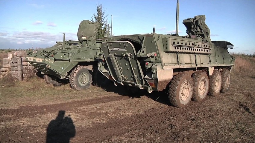 Transportery opancerzone Striker 2. Pułku Kawalerii Stanów...