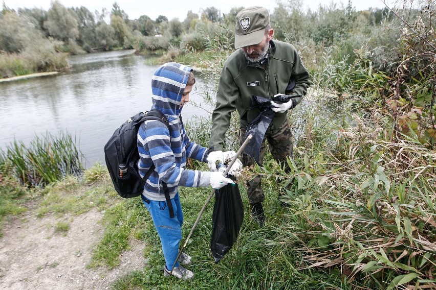 Sprzątanie brzegów rzeki Wisłok.