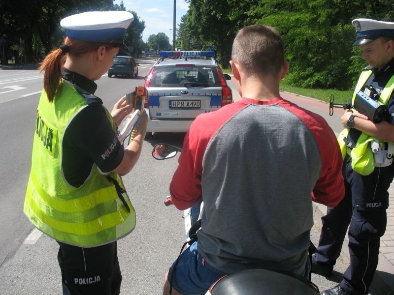 Rozpoczęły się wakacje. Augustowscy i suwalscy policjanci...