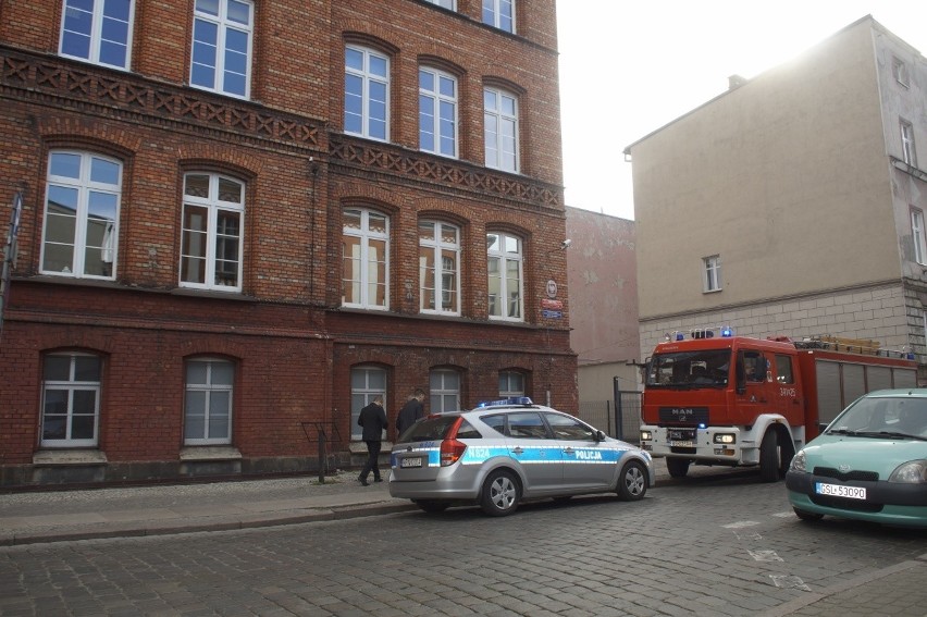 Alarmy bombowe w szkołach w Słupsku i regionie. Matury bez zakłóceń