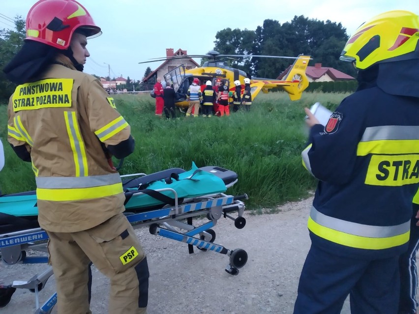 23-letni motocyklista spod Tarnowa walczy o życie po wypadku w Szczucinie. Czołowo zderzył się z mercedesem