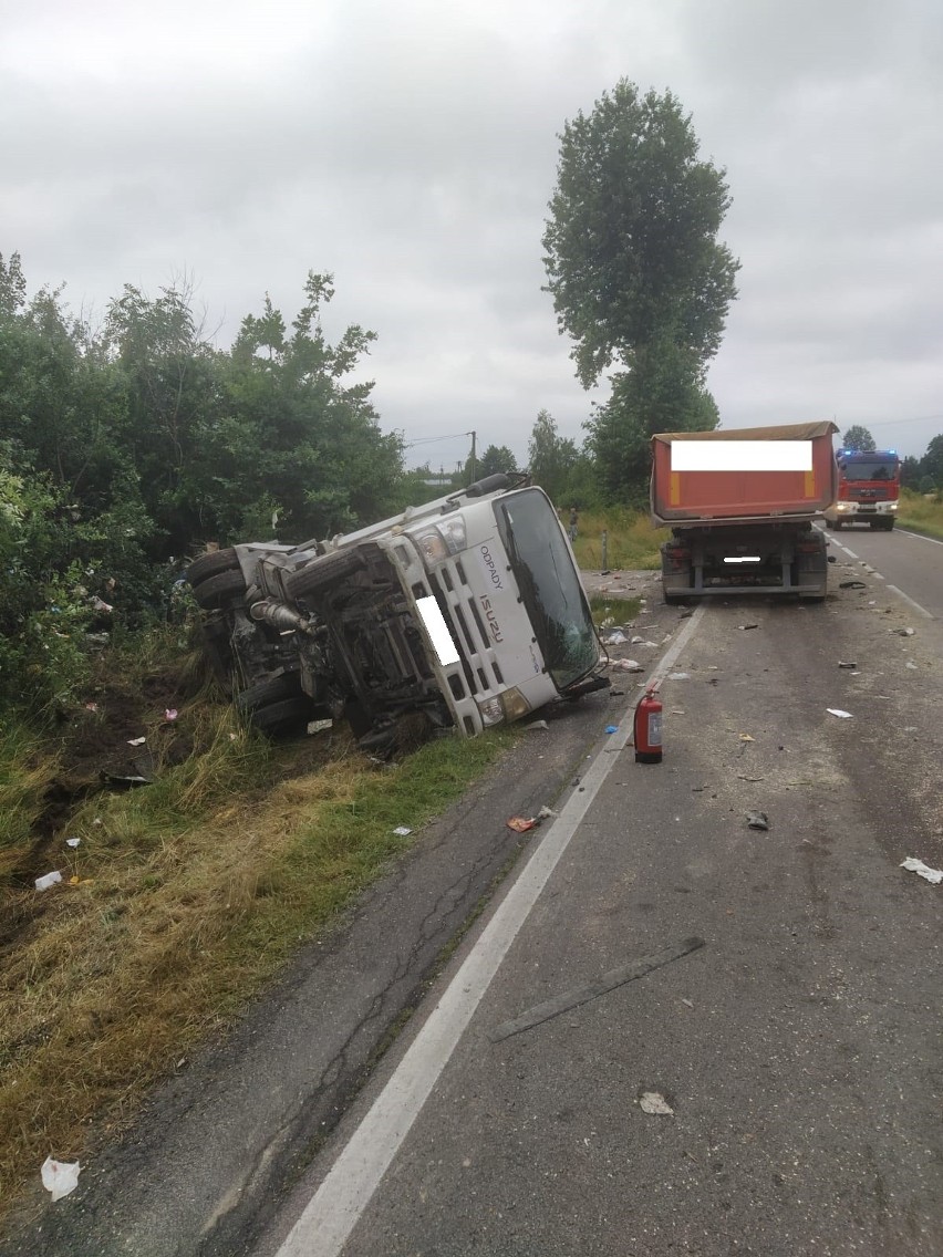 W wyniku zderzenia z samochodem ciężarowym - śmieciarka...