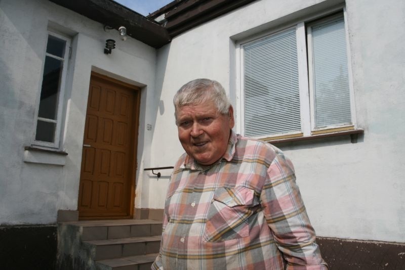 Tadeusz Buk często odwiedza rodzinny dom w Mójczy. Jego tata...