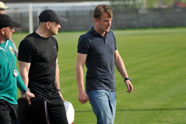 Trener Skalnika Grzegorz Kutyła (z prawej) ma o czym myśleć.