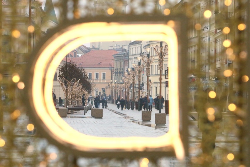 Szopka zaraz zniknie. Przed nami ostatni weekend Festiwalu Bożonarodzeniowego. A co z iluminacją świąteczną ulic?