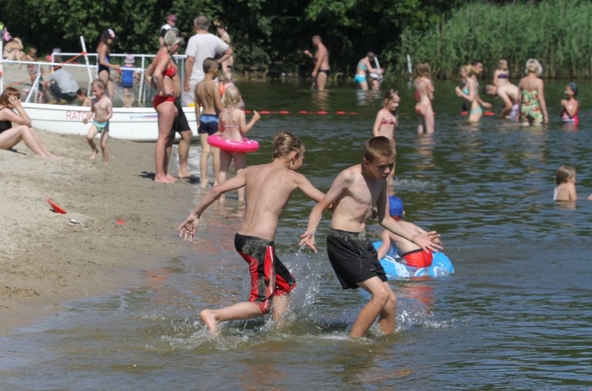 Upały w mieście niestraszne? Wrocławianie chłodzą się na kąpielisku przy Królewieckiej (ZDJĘCIA) 