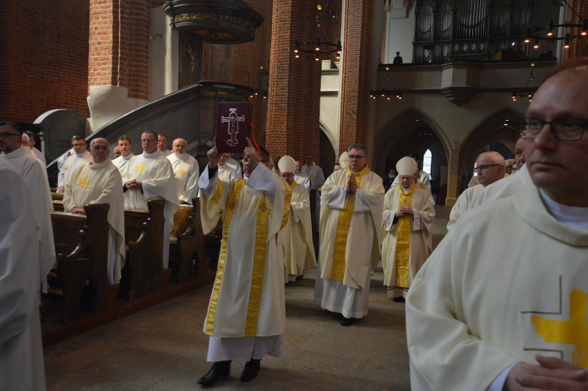 Msza św. Krzyżma została odprawiona w opolskiej katedrze