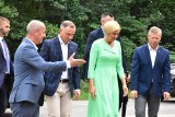 Andrzej Duda w Łodziskach w gminie Lelis. Prezydent (wraz z żoną) odwiedził Łodziska 31.08.2023