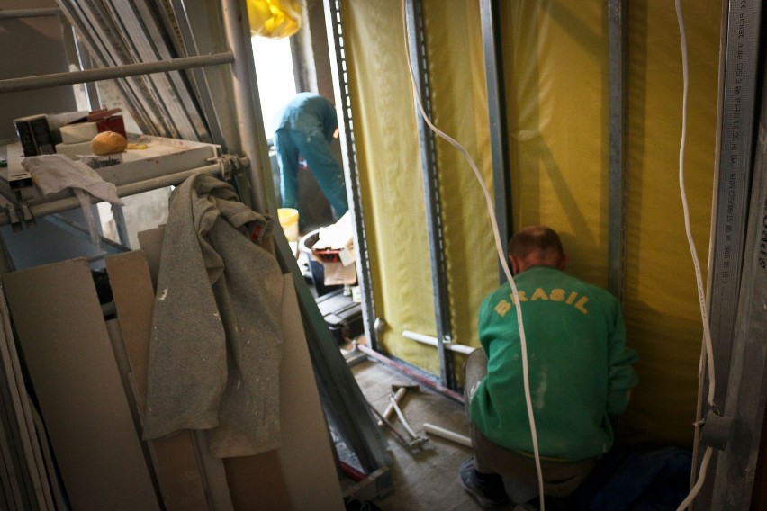 Wrocław: Bezdomni pomagają innym, remontując mieszkania