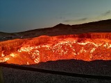 Wrota piekieł: płonący krater na pustyni Kara-kum w Turkmenistanie